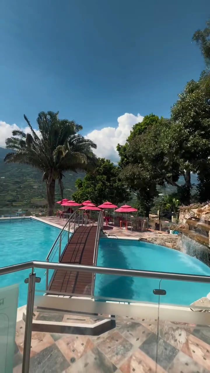 Otra vista de la piscina de El Pedregal